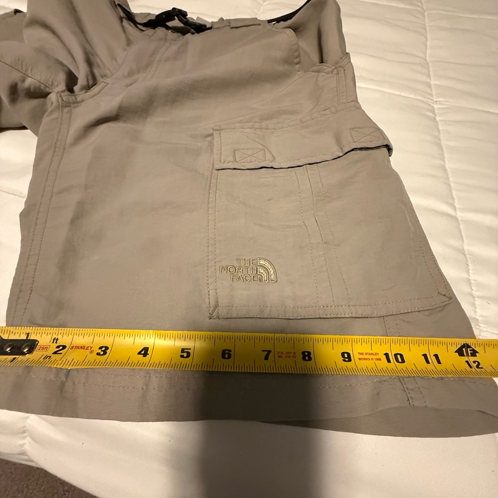 The North Face Men’s Tan Cargo Shorts with Relaxed Fit size M - Picture 7 of 9